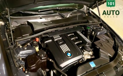 BMW 323i RWD Manual Tranmission, no accidents, 6 Months/6,000km FREE Warranty