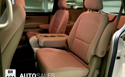 Kia Sedona LX 3.3 V6 8 Seats