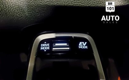 Toyota Corolla SE Upgrade Hybrid AWD, 1480km only Manufactory warranty!!