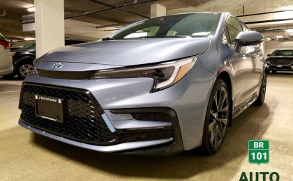 Toyota Corolla SE Upgrade Hybrid AWD, 1480km only Manufactory warranty!!