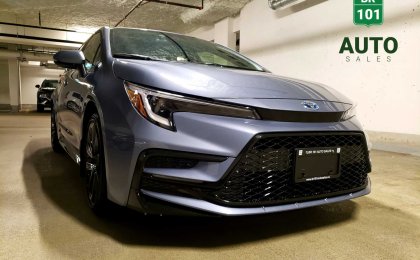 Toyota Corolla SE Upgrade Hybrid AWD, 1480km only Manufactory warranty!!