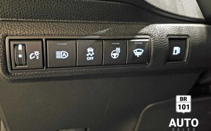 Toyota Corolla SE Upgrade Hybrid AWD, 1480km only Manufactory warranty!!