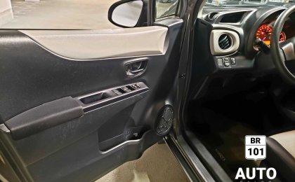 Toyota Yaris LE, no accidents, FREE WARRANTY!!