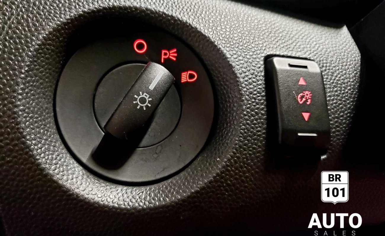 BR101_ford_fiesta_se_hb_2011_673253ce79d69_113179.jpg