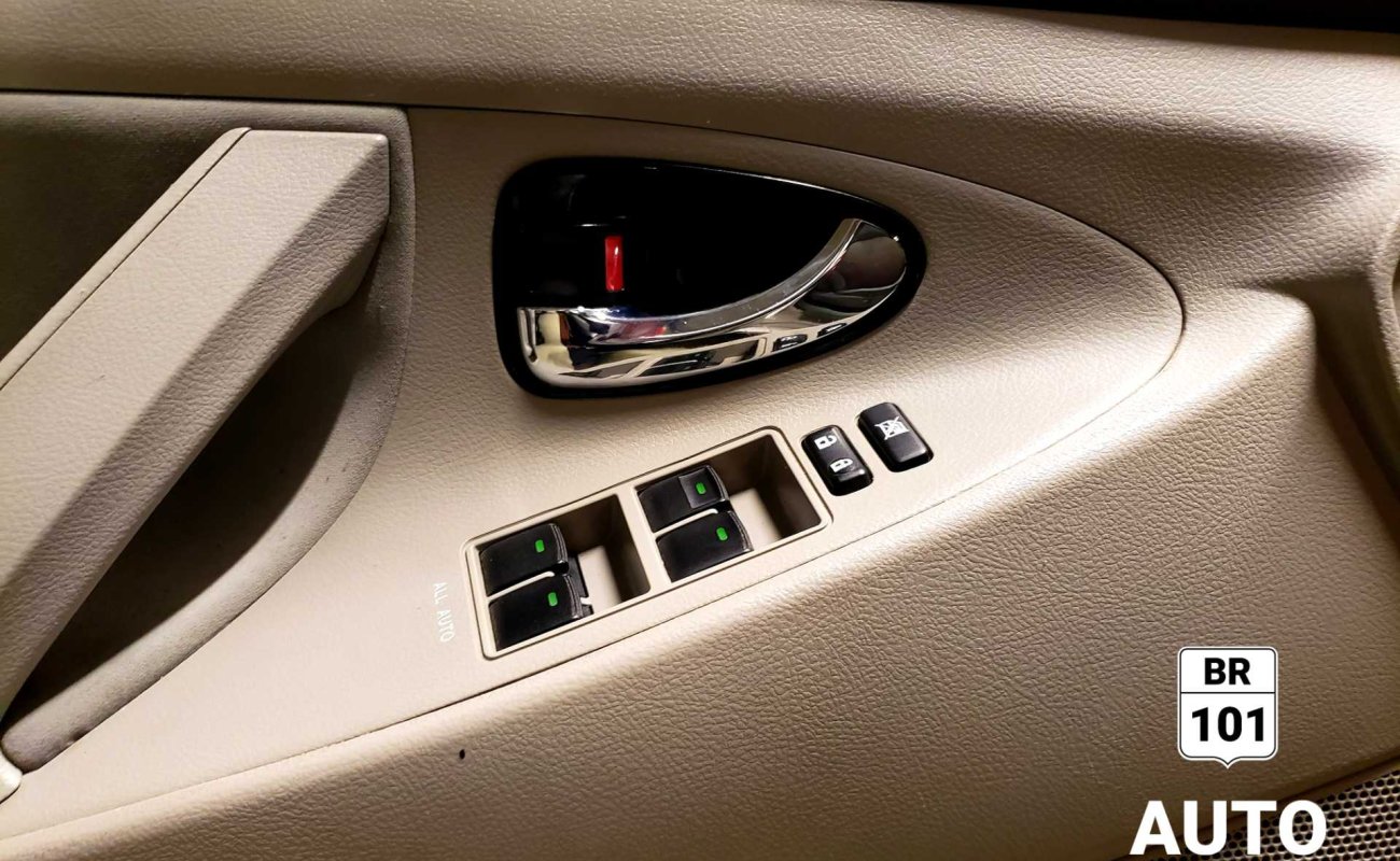 BR101_toyota_camry_hybrid_2010_64bae22919a6a_222997.jpg