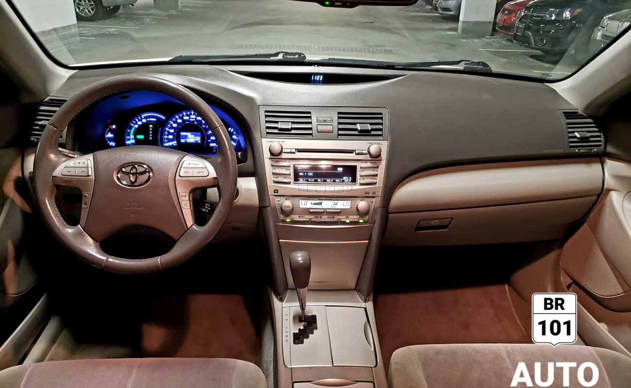 BR101_toyota_camry_hybrid_2010_64bae22919a6f_222997.jpg