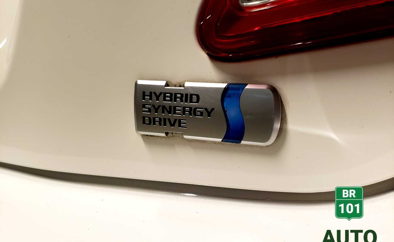BR101_toyota_camry_hybrid_2010_64bae22919a87_222997.jpg